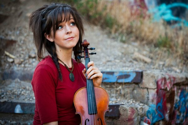 Lindsey Stirling na ulicy ze skrzypcami