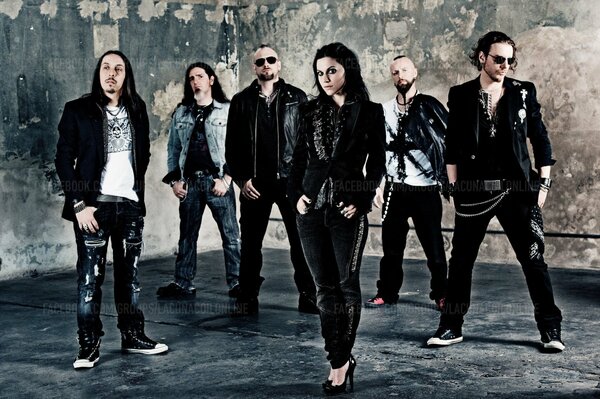 Grupo en negro Lacuna coil