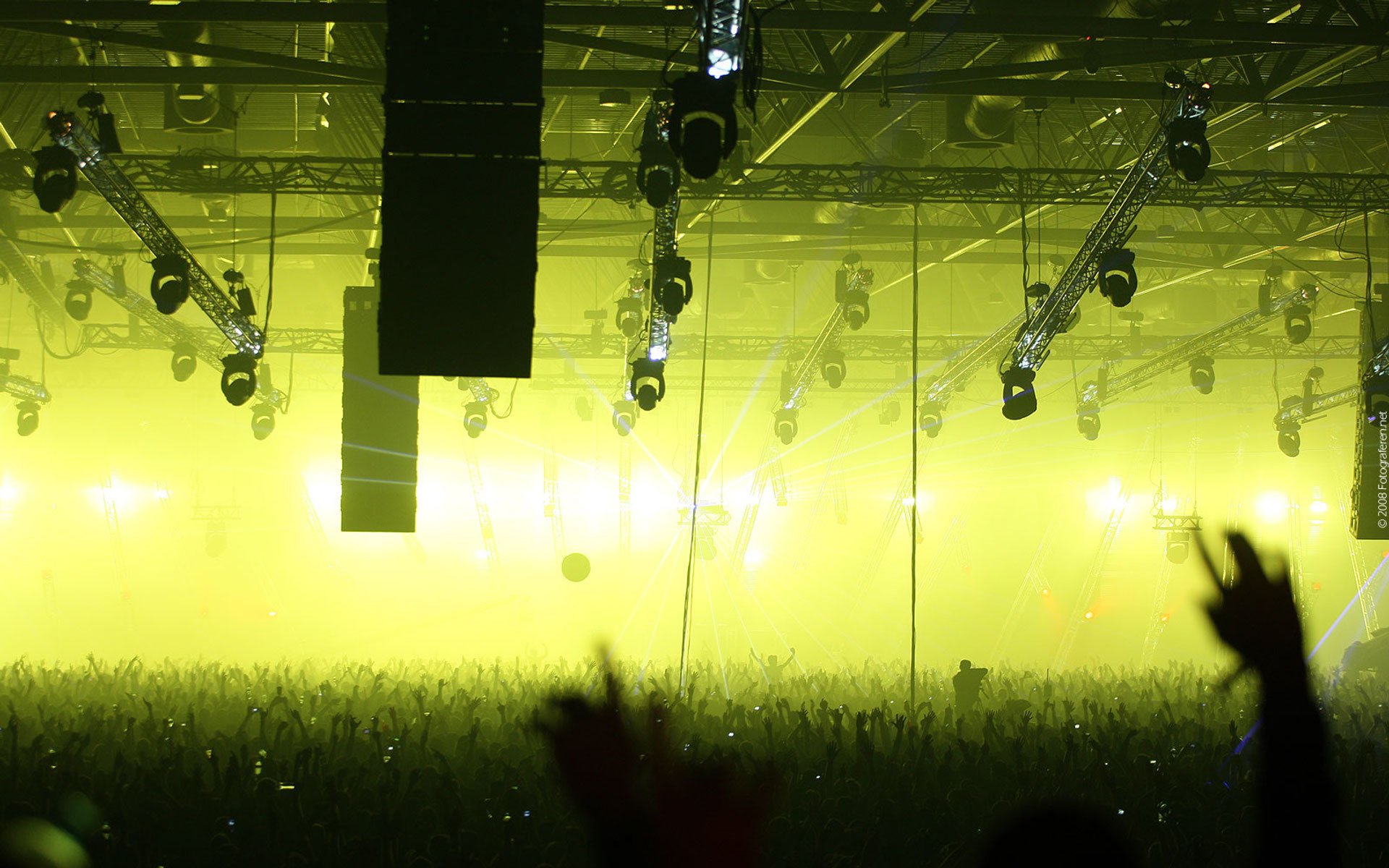 konzert toppa fans hände licht untersichten lautsprecher