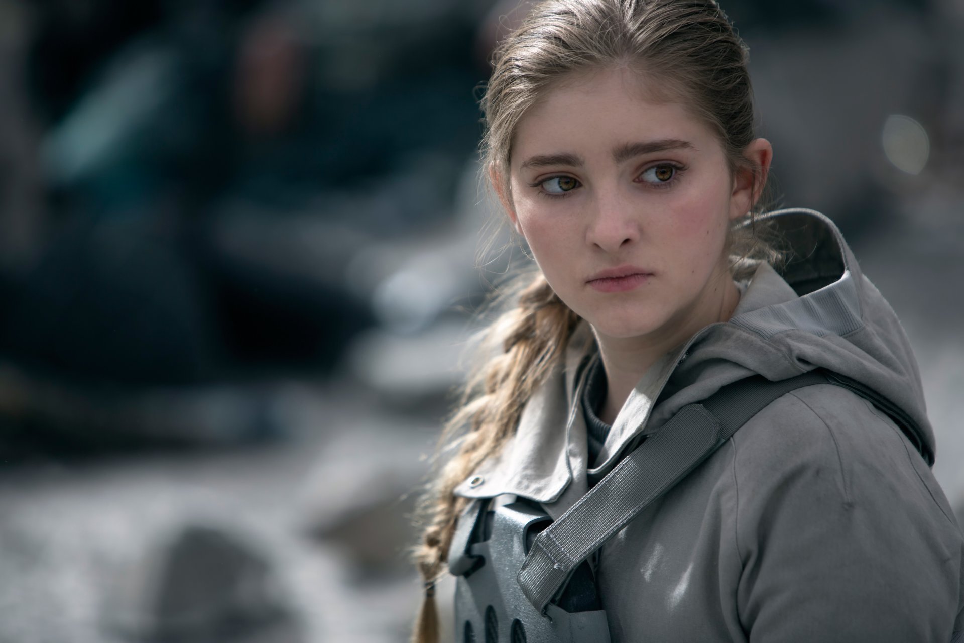 the hunger games : jay-peresmeshnitsa the hunger games:mockingjay willow shields primrose everdeen