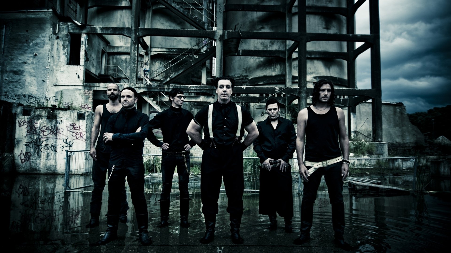 rammstein christian \ \ \ \ squamoso lorenz paul landers oliver \ \ \ \ lars riedel christoph \ \ \ \ doom schneider kruspe till lindemann richard kruspe oliver riedel christoph schneider christian lorenz rock hard rock metal industria