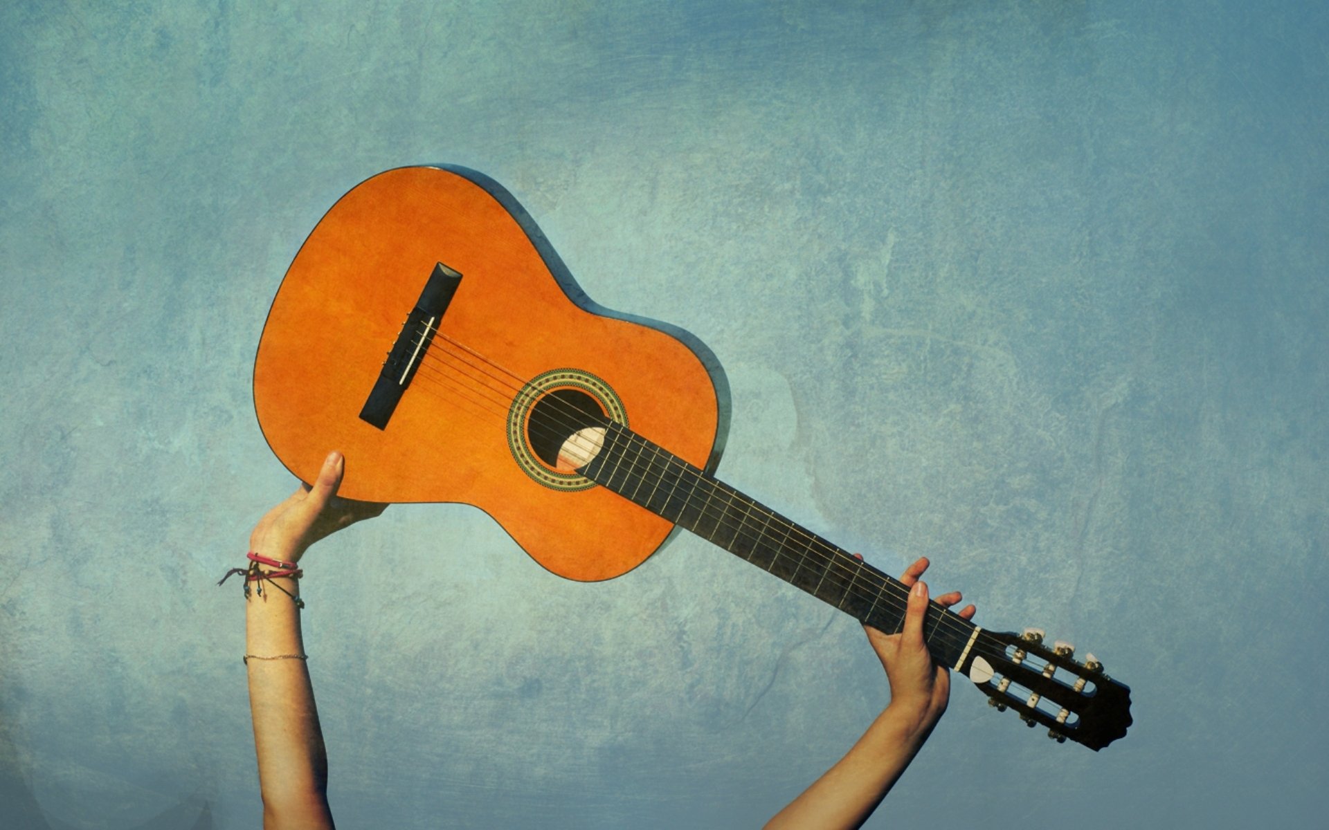 musik gitarre hände stimmung blau hintergrund