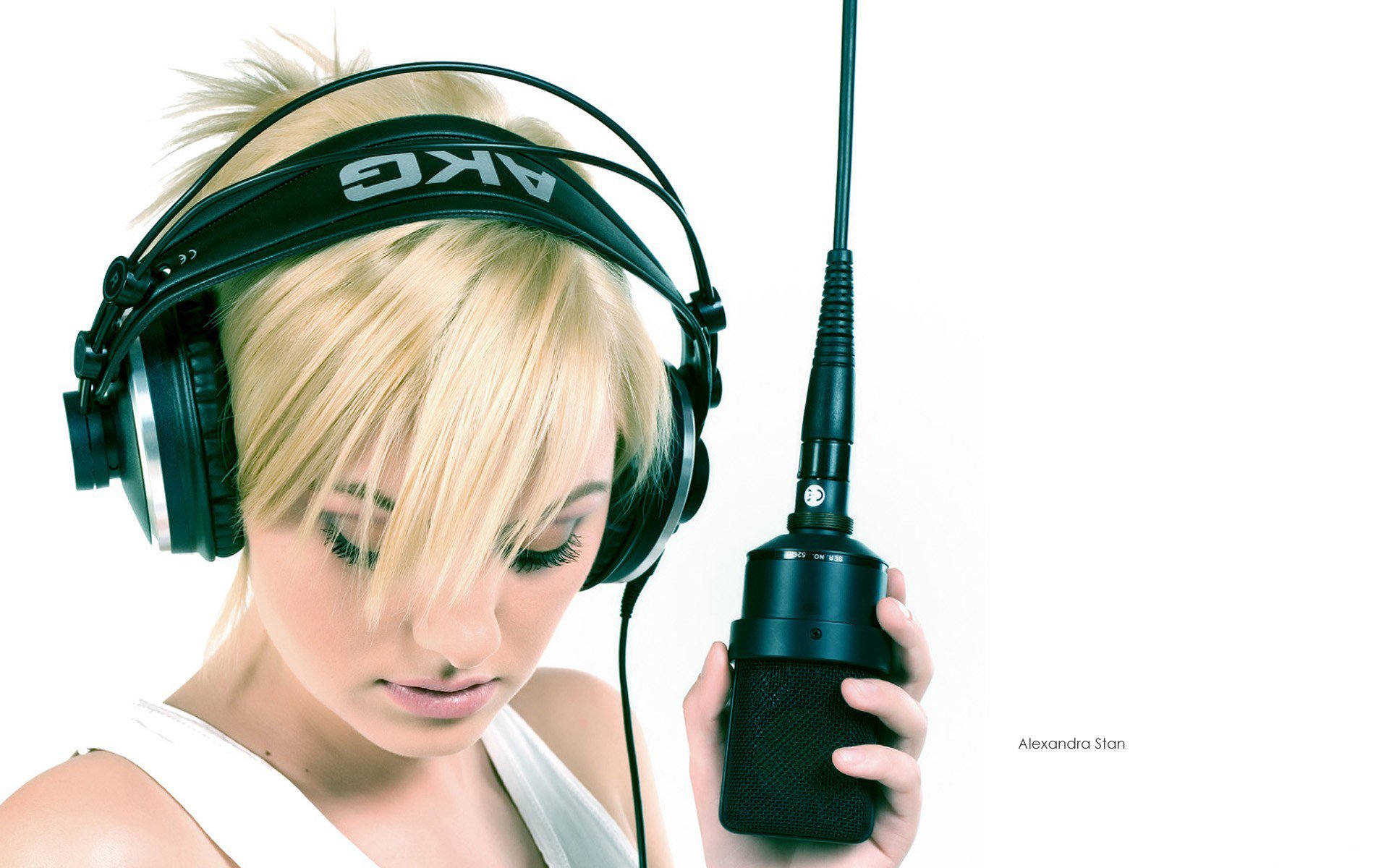 alexandra stan m. sexobit casque microphone