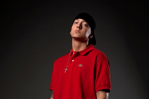 El hip hop Eminem prefiere las camisetas rojas