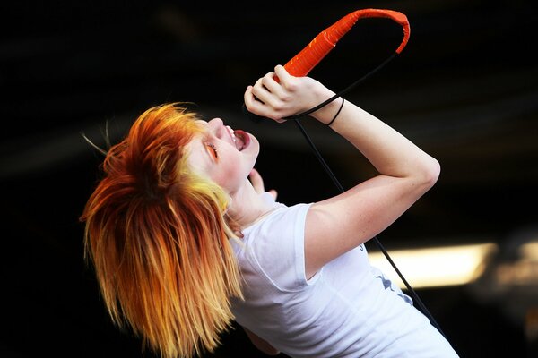 Singing Hayley Williams from the band Paramore