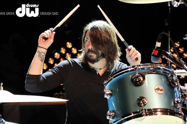 Il batterista dei Foo Fighters Dave Grohl in concerto