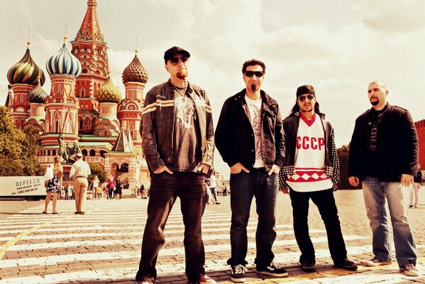 Le groupe System of a down sur la place rouge à Moscou