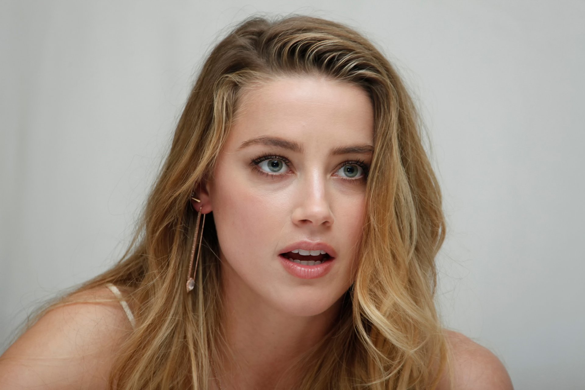 amber heard conferencia de prensa película super mike xxl