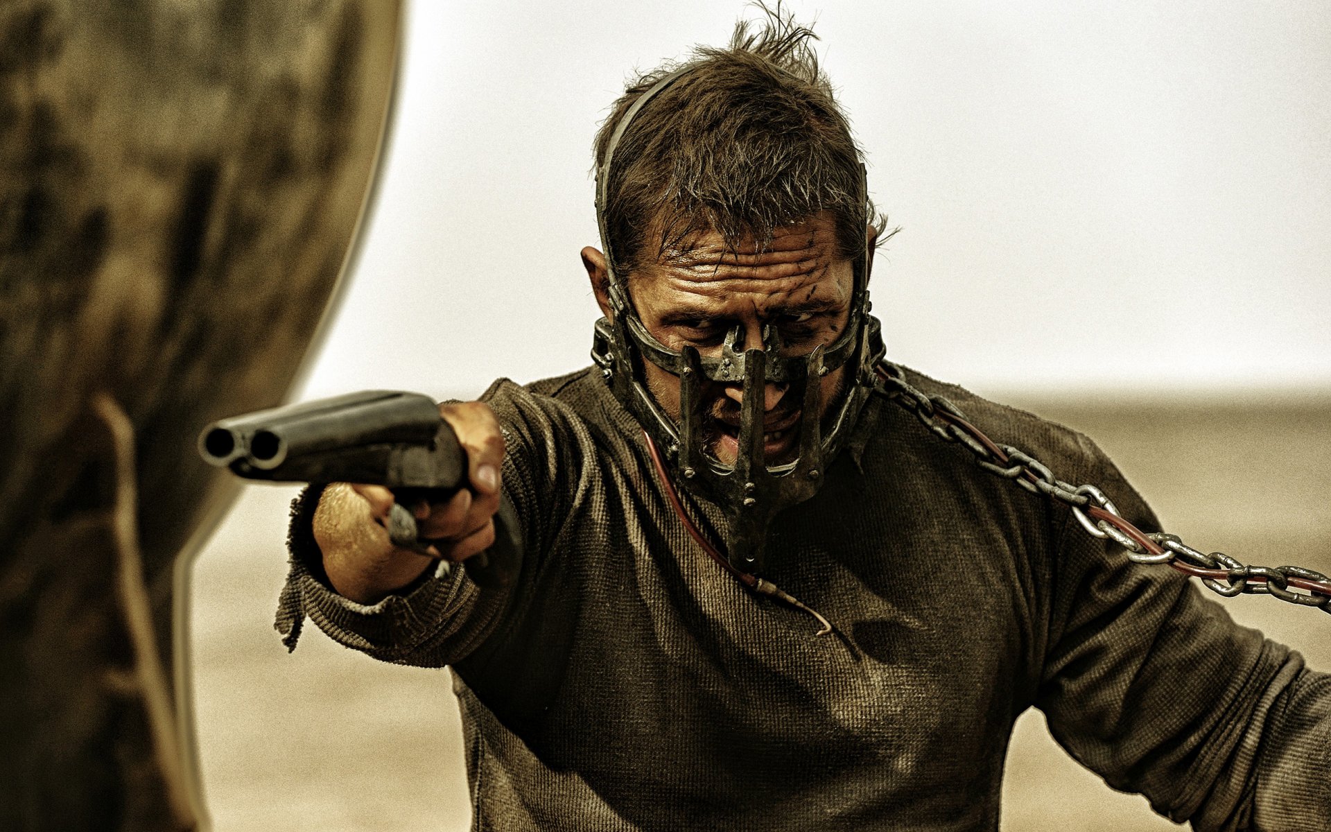 tom hardy Max Rockatansky shotgun Mad Max: Fury Road Mad Max : Fury Road Post-apocalypse