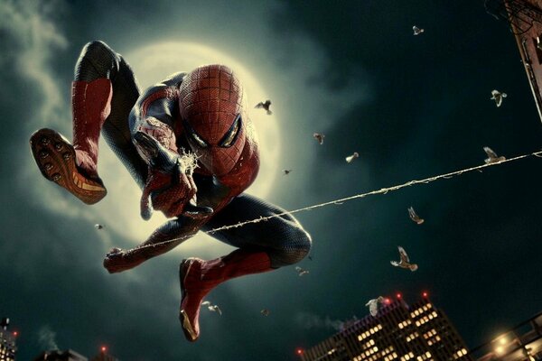 Spider-Man auf Spinnennetz im Flug
