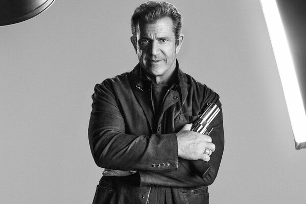 Mel Gibson ist ein Schwarz-Weiß-Foto. Expendables 3»