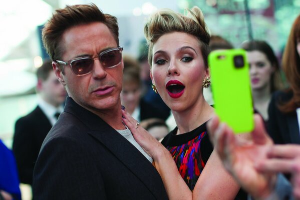 Robert Downey Jr. y Scarlet Johanson 21 de abril de 2015, estreno europeo de los Vengadores