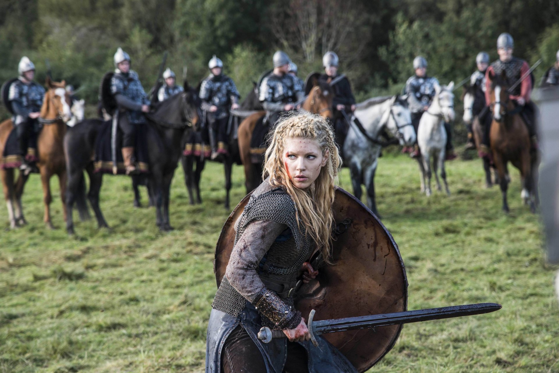 vikingos serie de televisión histórico drama katherine vinnik lagertha espada escudo batalla