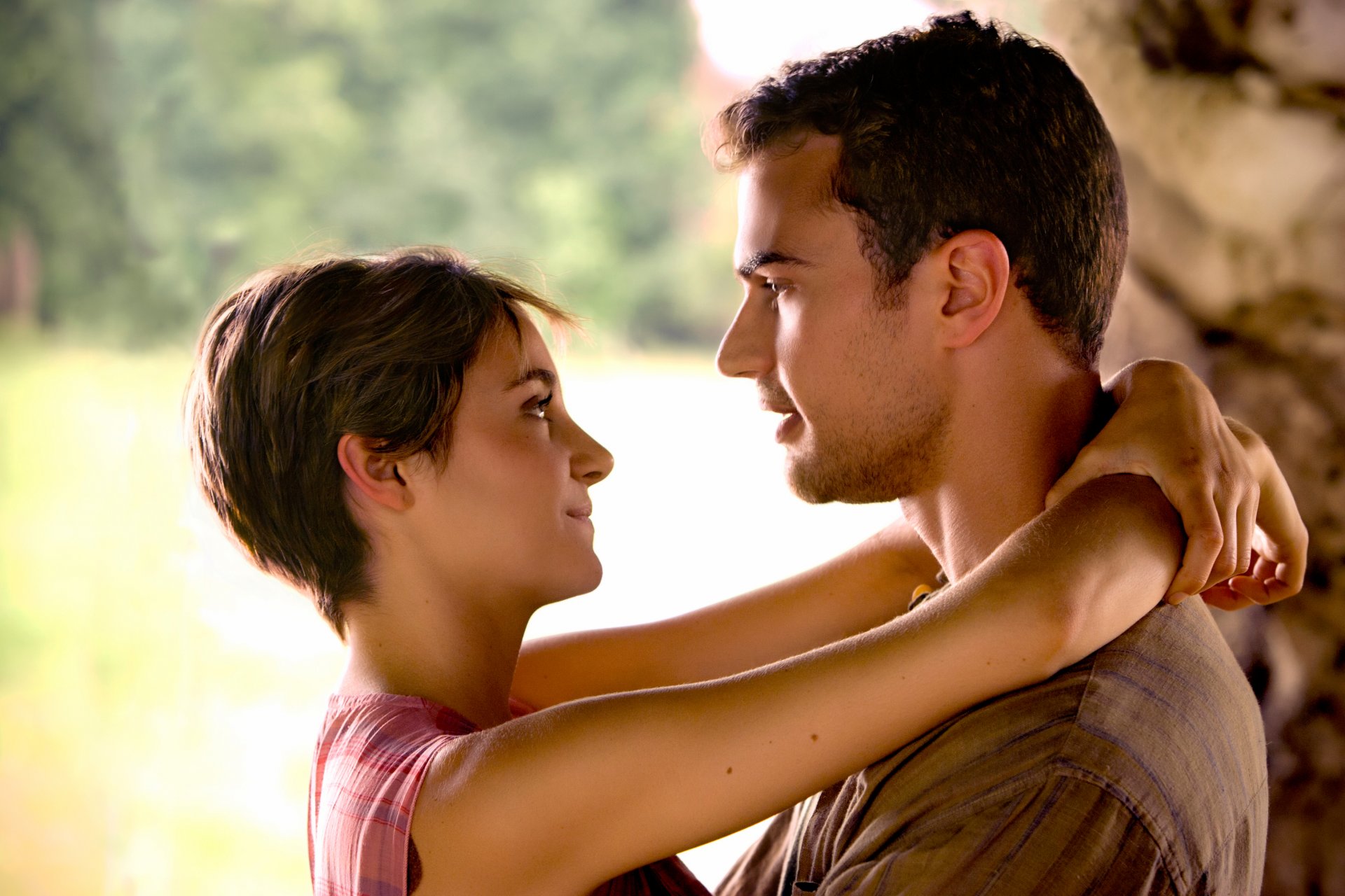 película de acción divergente capítulo 2: insurgente woodley theo james