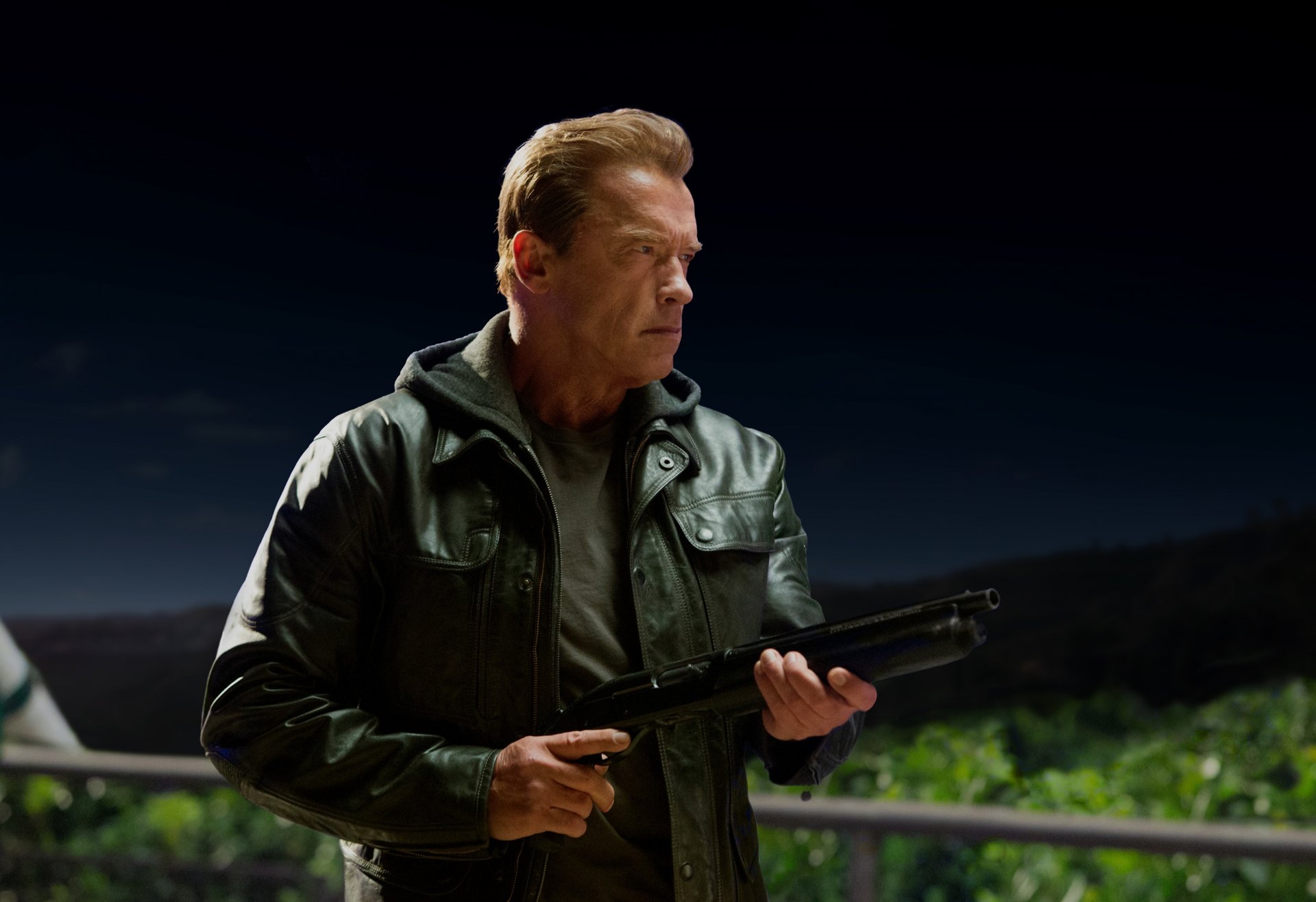 terminator: genisys terminator 5 movie film 2015 arnold schwarzenegger action adventure sci-fi thriller gun weapon darkness night hd wallpaper