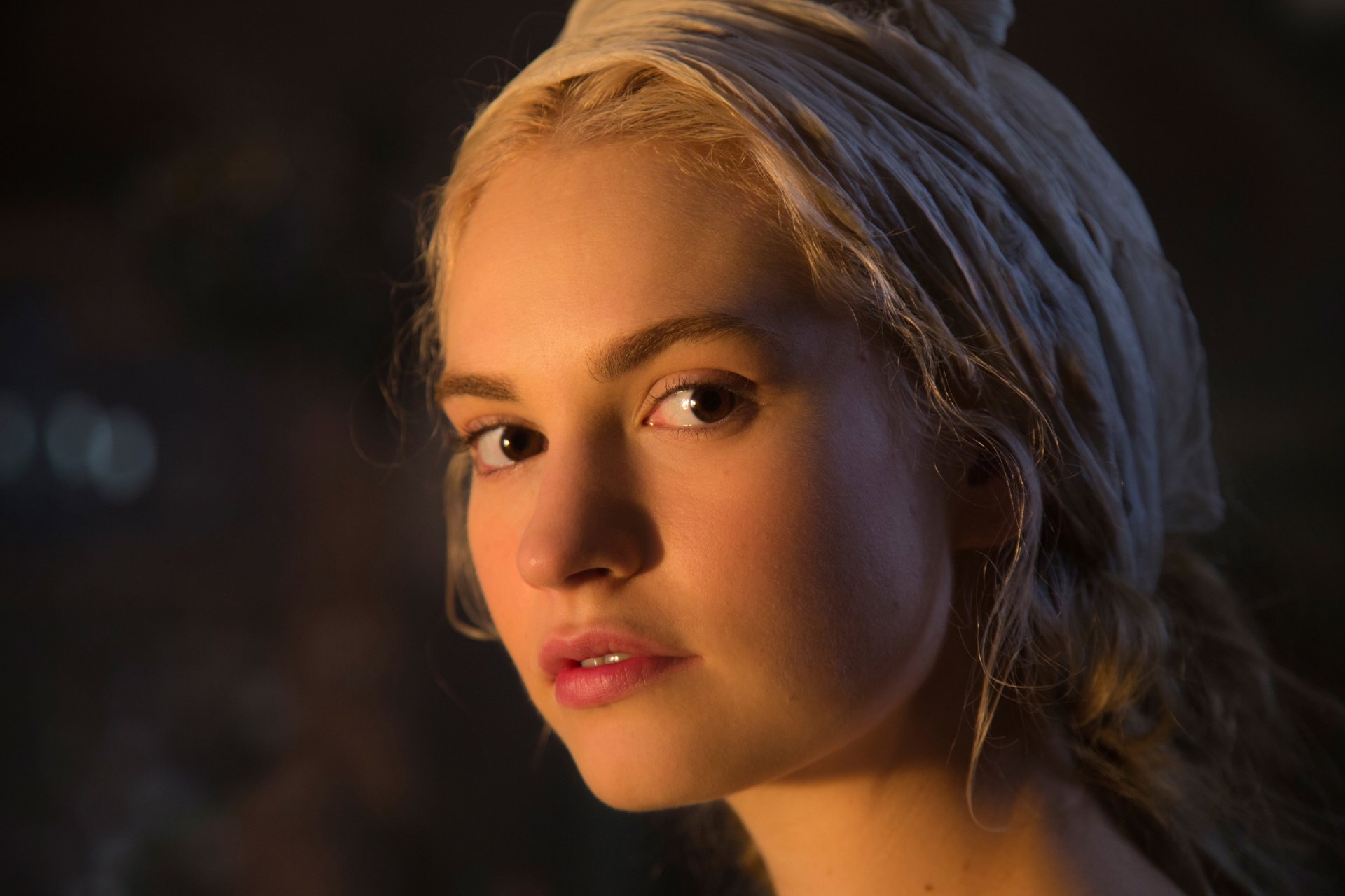 kopciuszek lily james