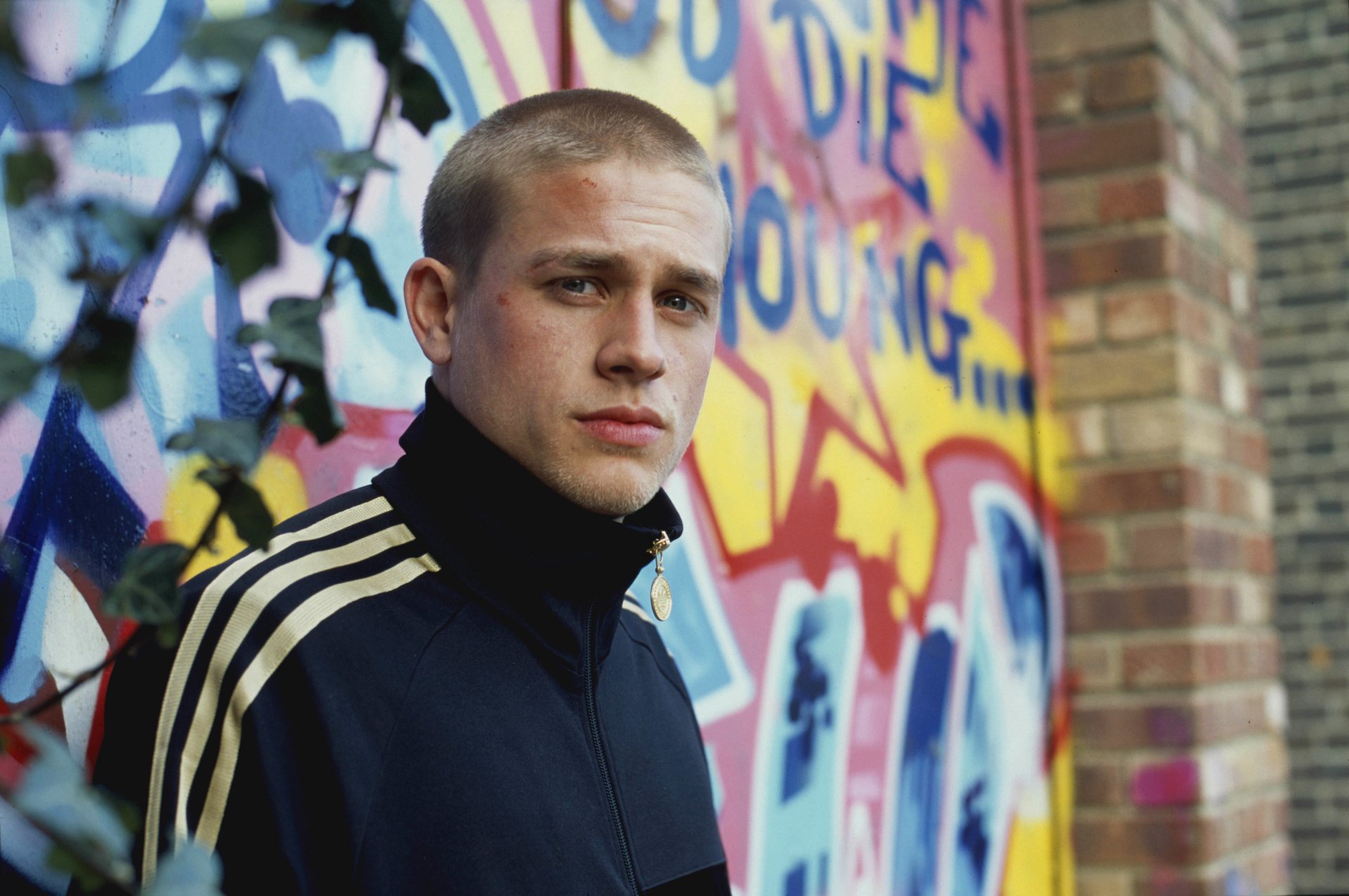 teppisti teppisti di green street peter pete dunham pete dunham charles matthew hunnam charles matthew hunnam olimpico muro graffiti