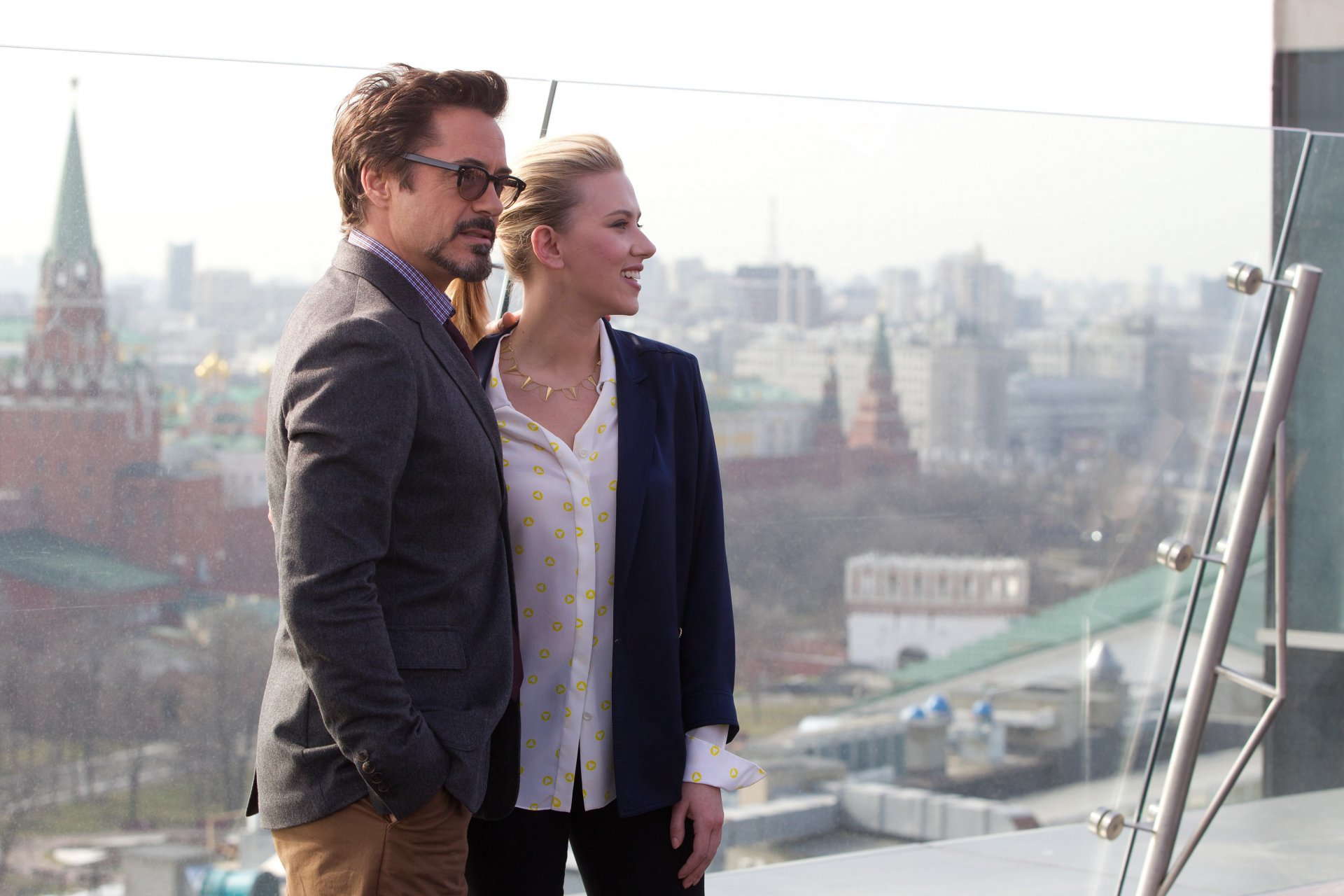 robert downey jr . robert downey jr. scarlett johansson actors moscow the kremlin