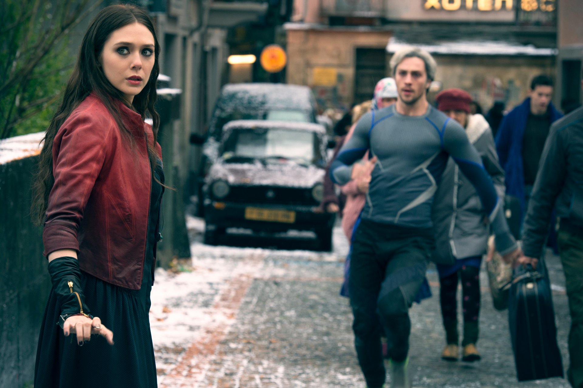 avengers : age of ultron avengers scarlet witch elizabeth olsen quecksilber pietro maximoff aaron taylor-johnson