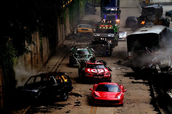 Una scena del film Transformers 3 con le macchine