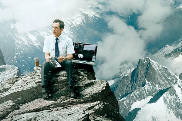 Ben Stiller sulla montagna dal film la vita segreta di Walter Mitty