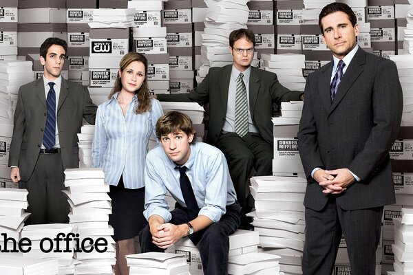 Foto di attori della serie tv ufficio su sfondo di carta