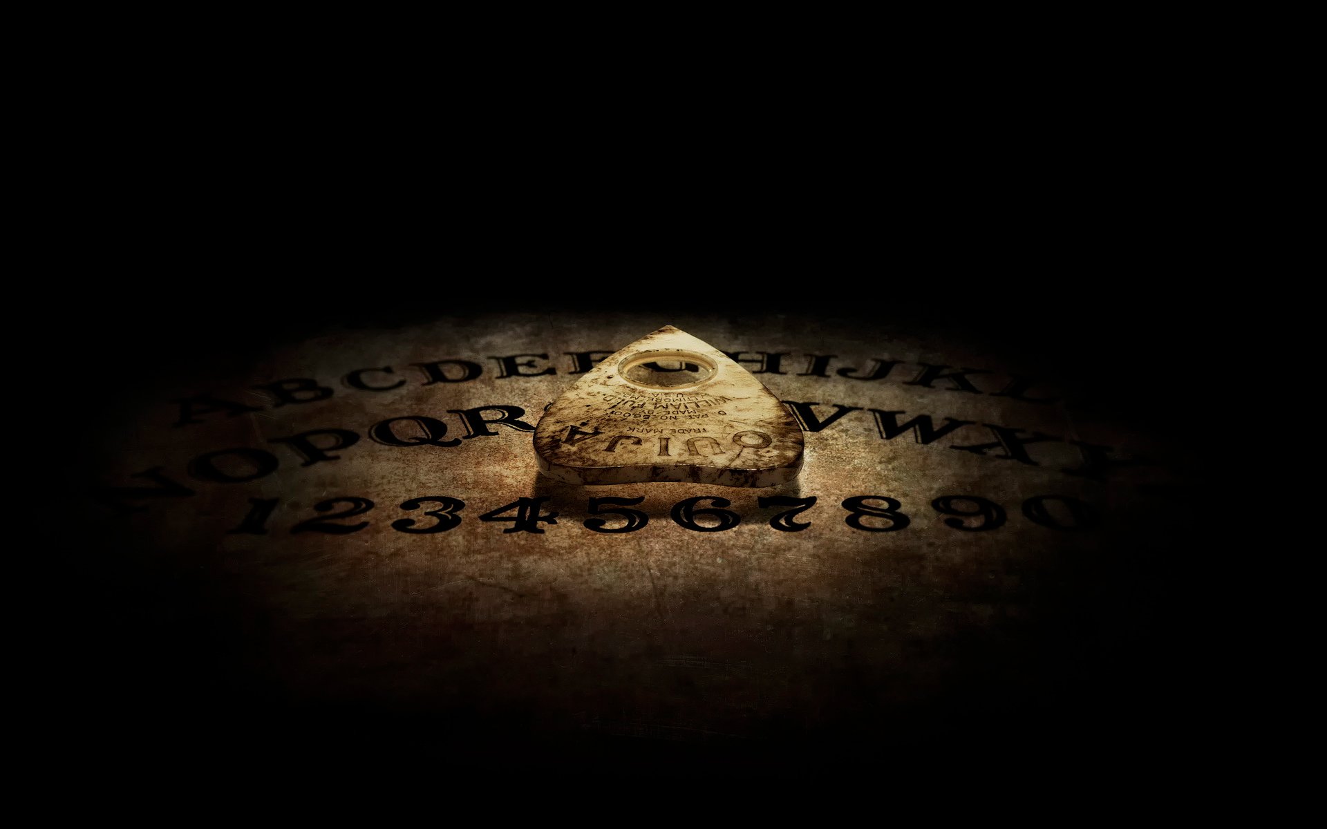 ouija: la tavola del diavolo le sessioni ouija gli orrori continua a convincerti che è solo un gioco