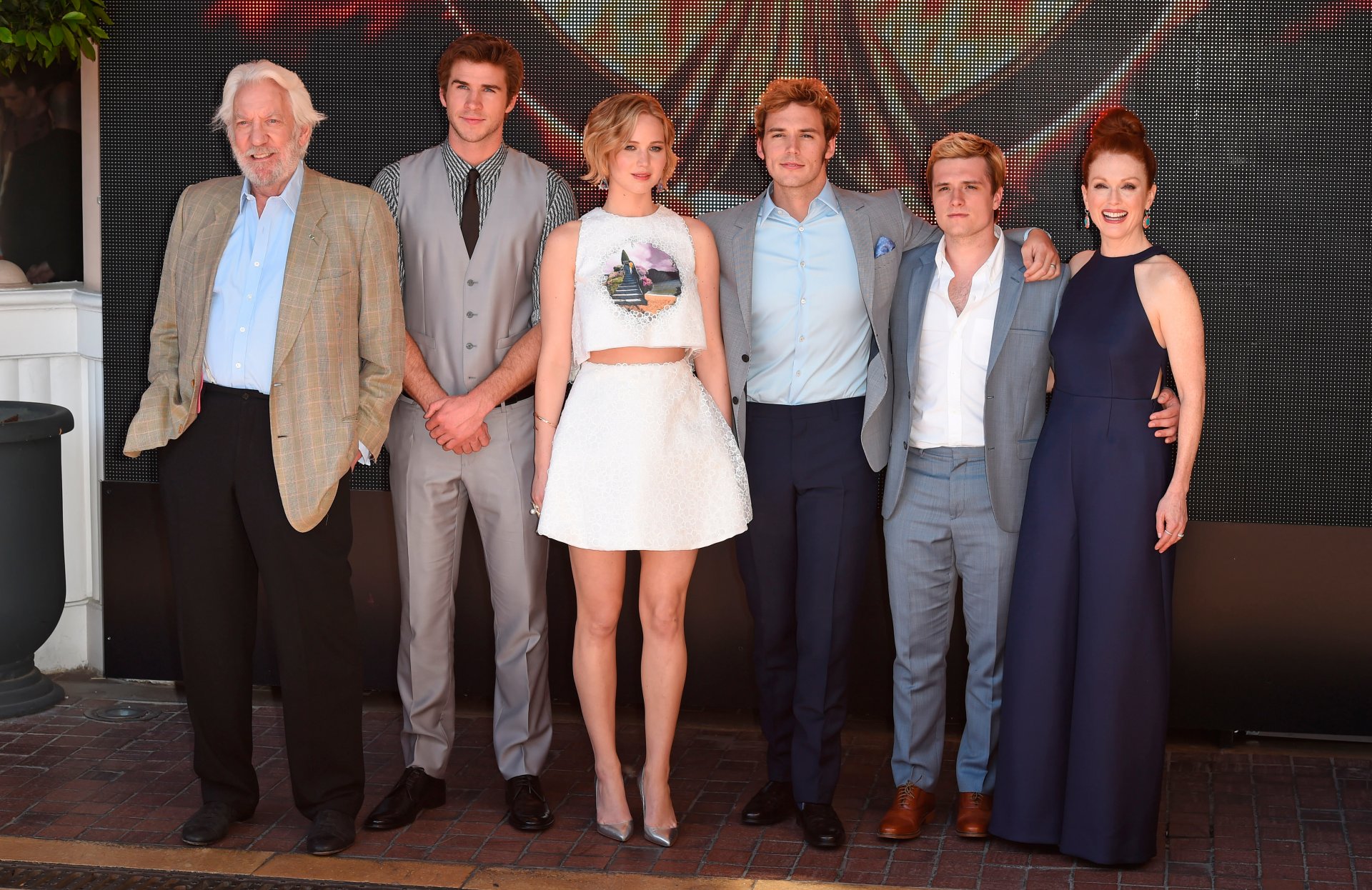 igrzyska śmierci: kosogłos igrzyska śmierci: mockingjay jennifer lawrence josh hutcherson liam hemsworth julianne moore donald sutherland claflin