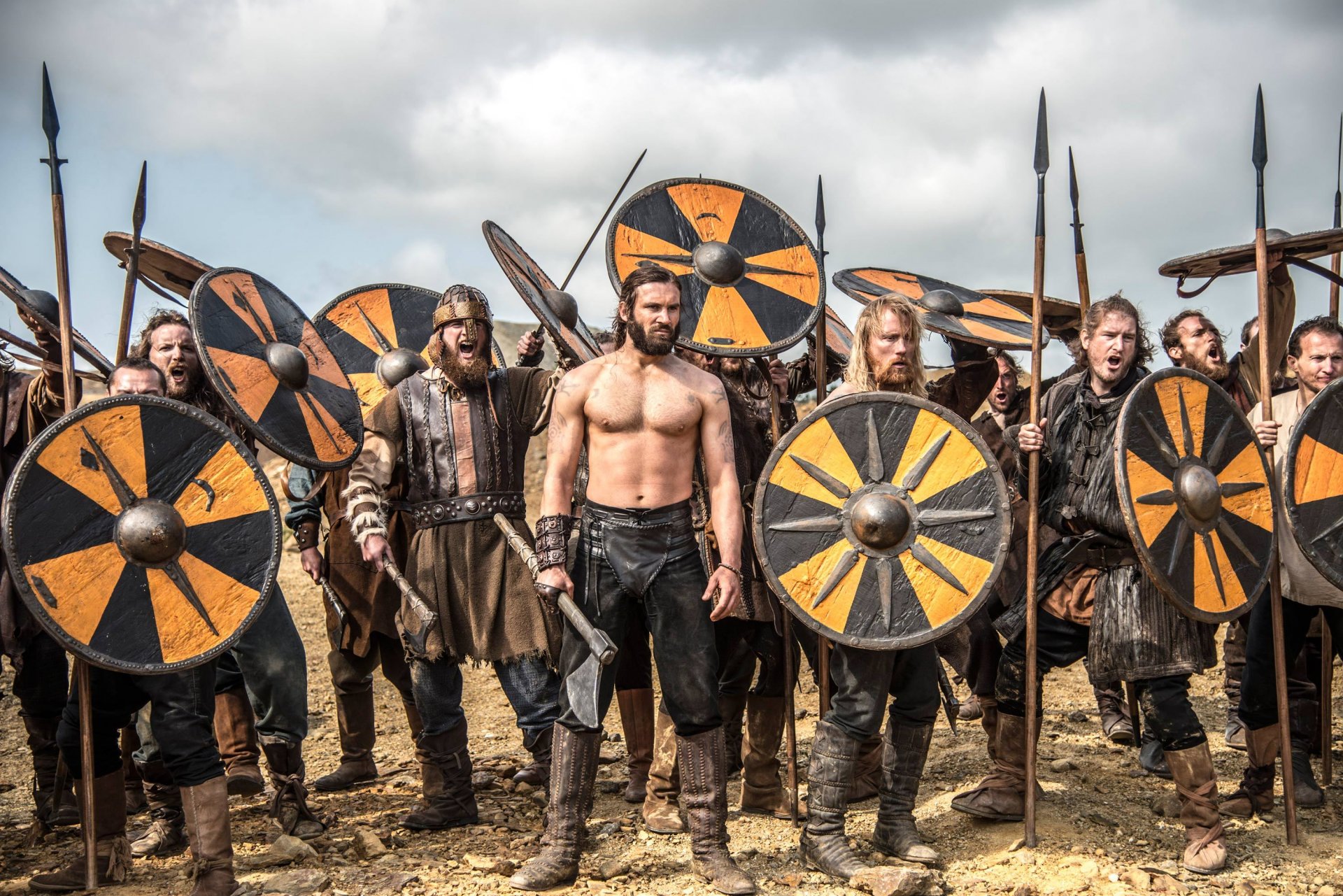 vikingos serie de televisión histórico drama clive standen rollo guerreros escudos armas