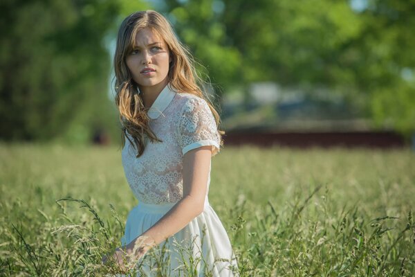 Foto von Lily Simmons aus der Banshee-Serie