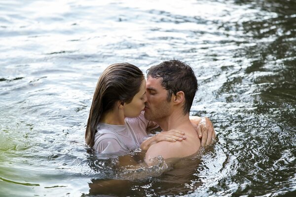 Lo mejor de mí. Momento en el lago. Beso