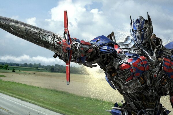 Optimus prime avec une épée à la main