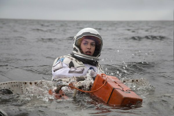 Film interstellare con Anne Hathaway