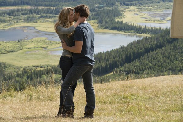 Couple baiser dans la nature de l amour