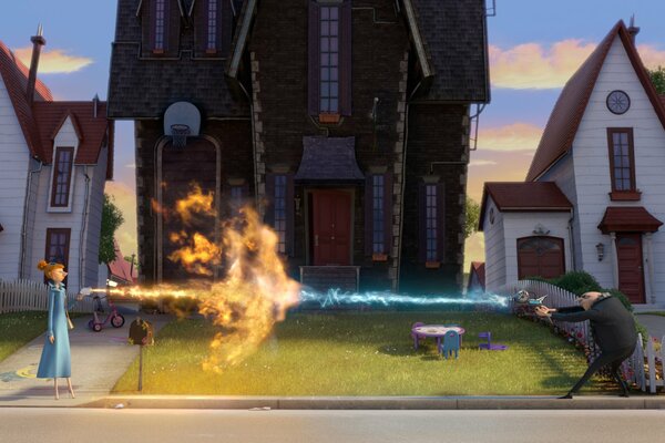 Lucy from Despicable me 2 battle on the background of the house