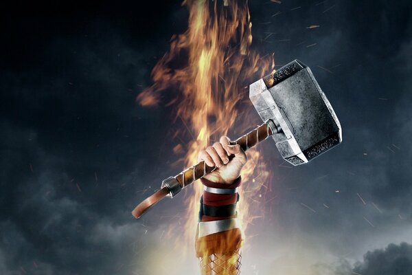 Thors Hammer auf dem Hintergrund des Feuers. Fantasie