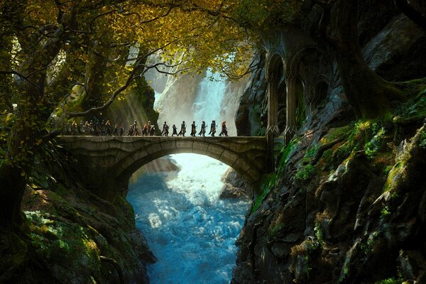 Hobbit dans la forêt sur le pont