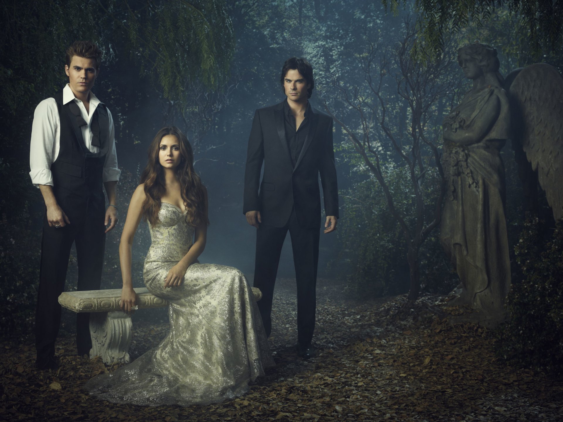 the vampire diaries serie de televisión elena stefan damon nina dobrev paul wesley ian somerhalder actores estatua