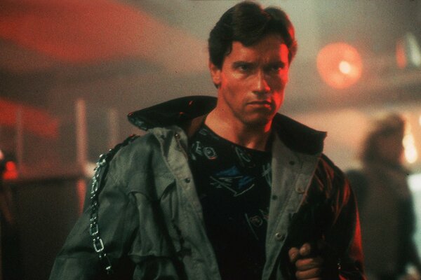 Arnold Schwarzenegger kadr z filmu Terminator