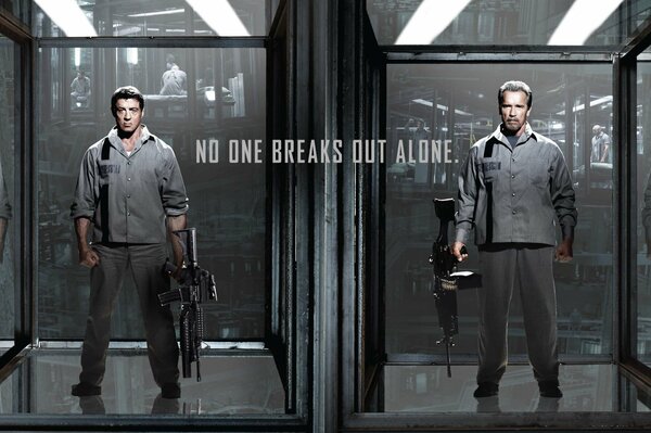 Sylvester Stallone et Arnold Schwarzenegger dans le film plan d évasion avec les armes