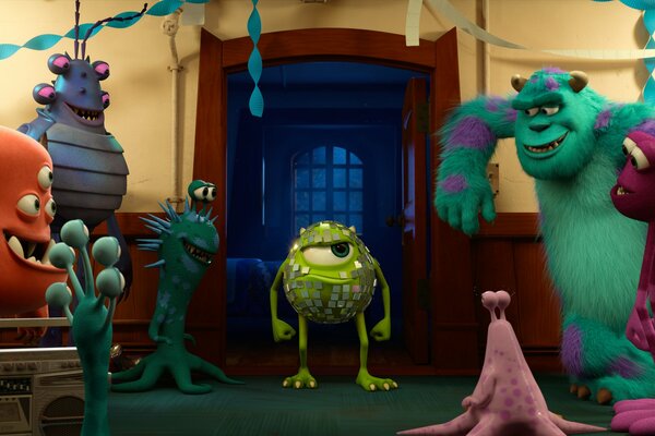 Mike Wazowski scontento alla festa della Monster Academy