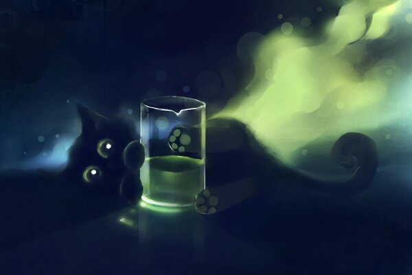 Śliczny kotek ściskający szklankę
