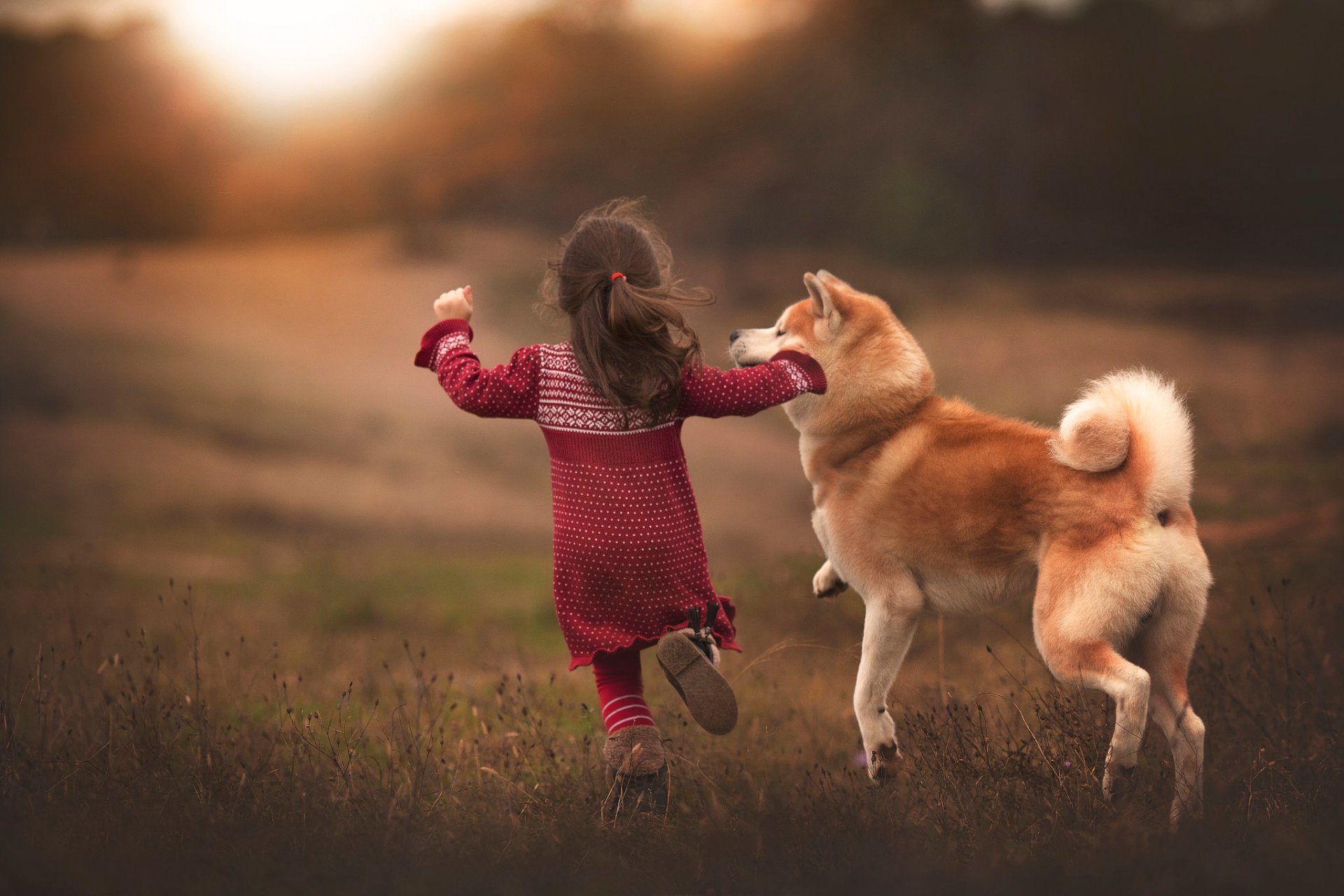 chica perro correr alegría amigos