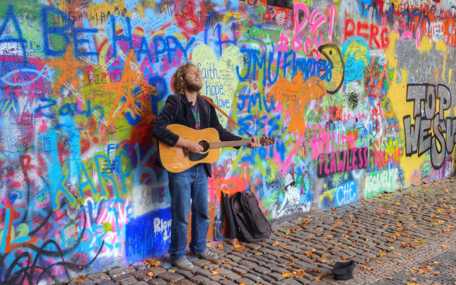 músico guitarra calle