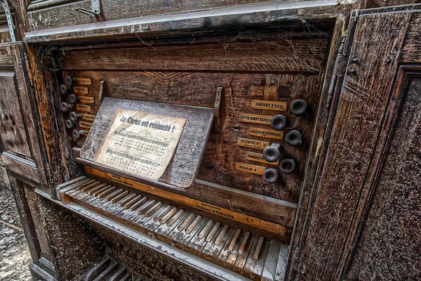 Musical instrument antique gold