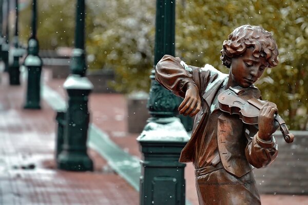 Monument to the boy with the violin