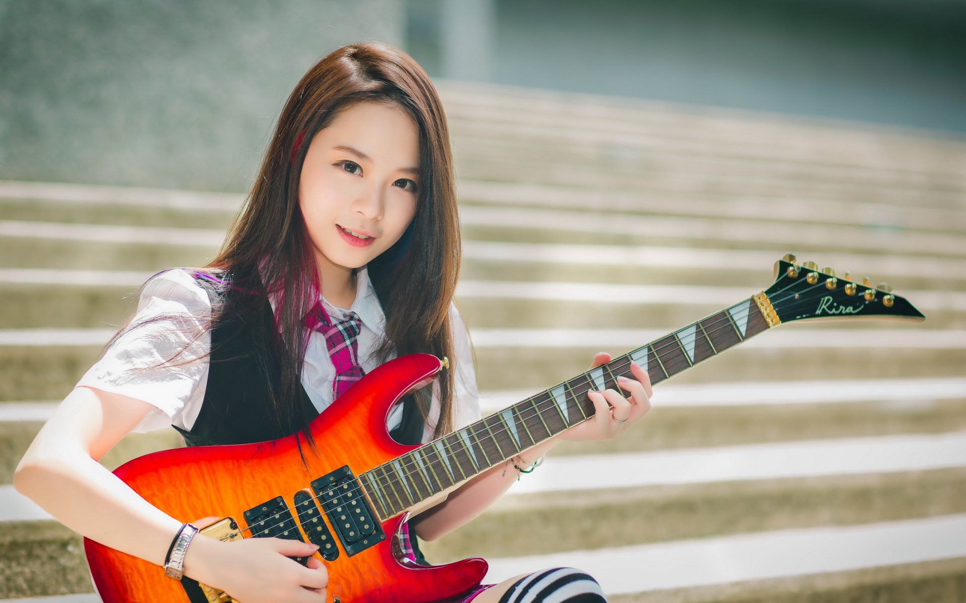 mädchen asiatisch gitarre