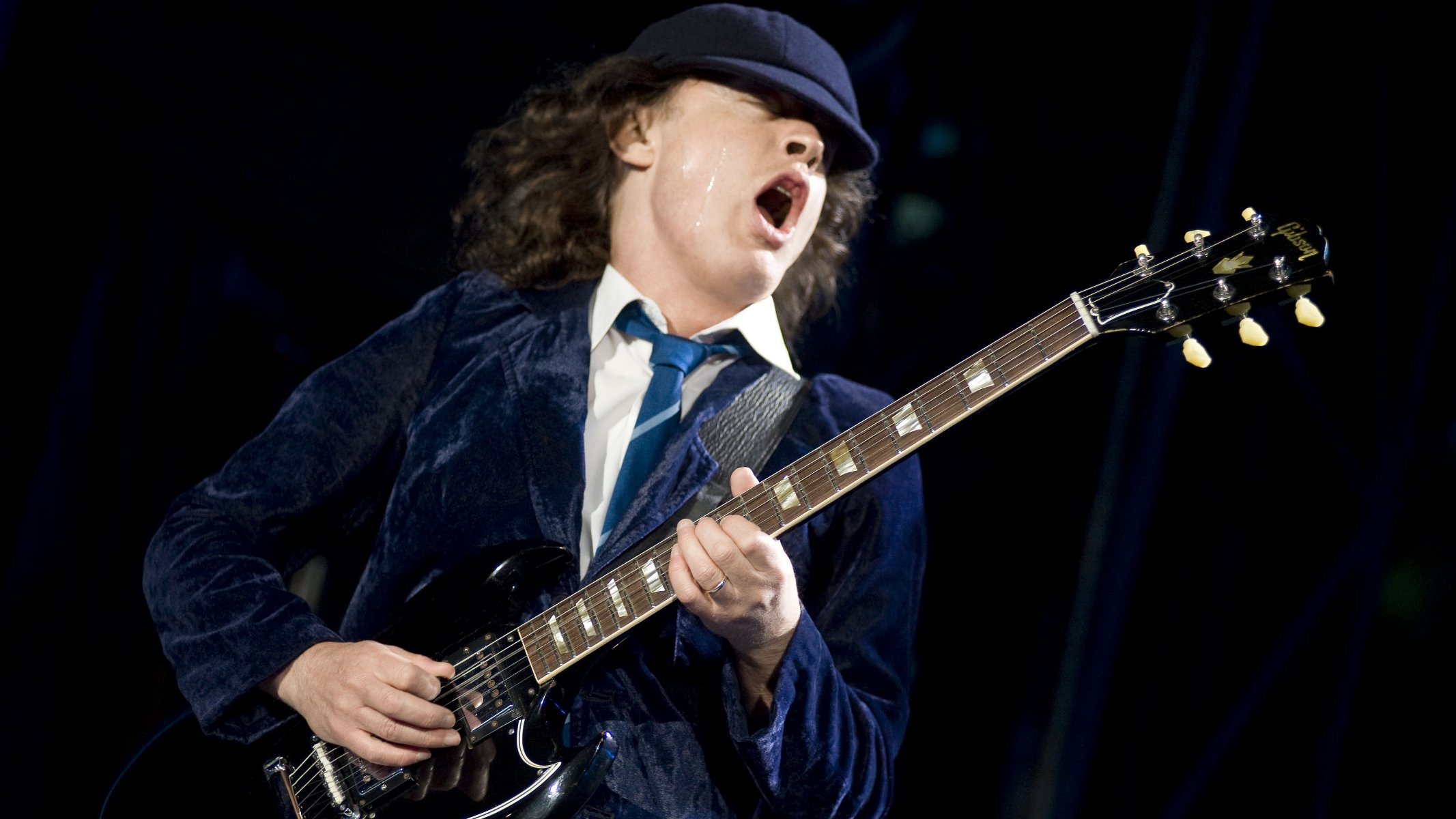 ac/dc angus young guitarist hard rock blues rock rock and roll guitar schoolboy-uniform rock n roll school form