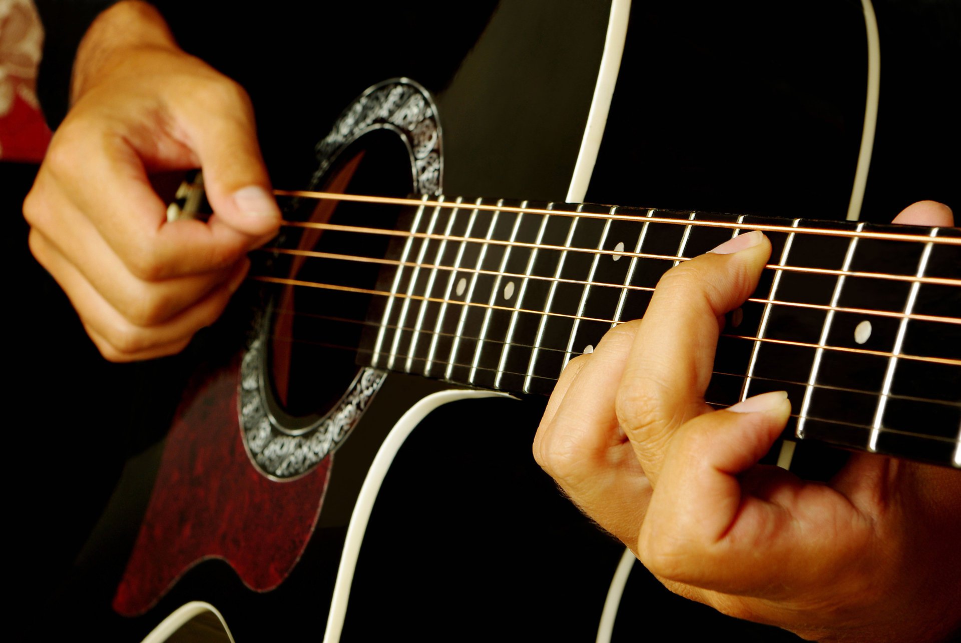 musical instrumento clásica guitarra guitarra clásica voz diapasón seis cuerdas cuerdas trastes músico tocando en vivo sonido acústica música desenfoque bokeh fondo de pantalla