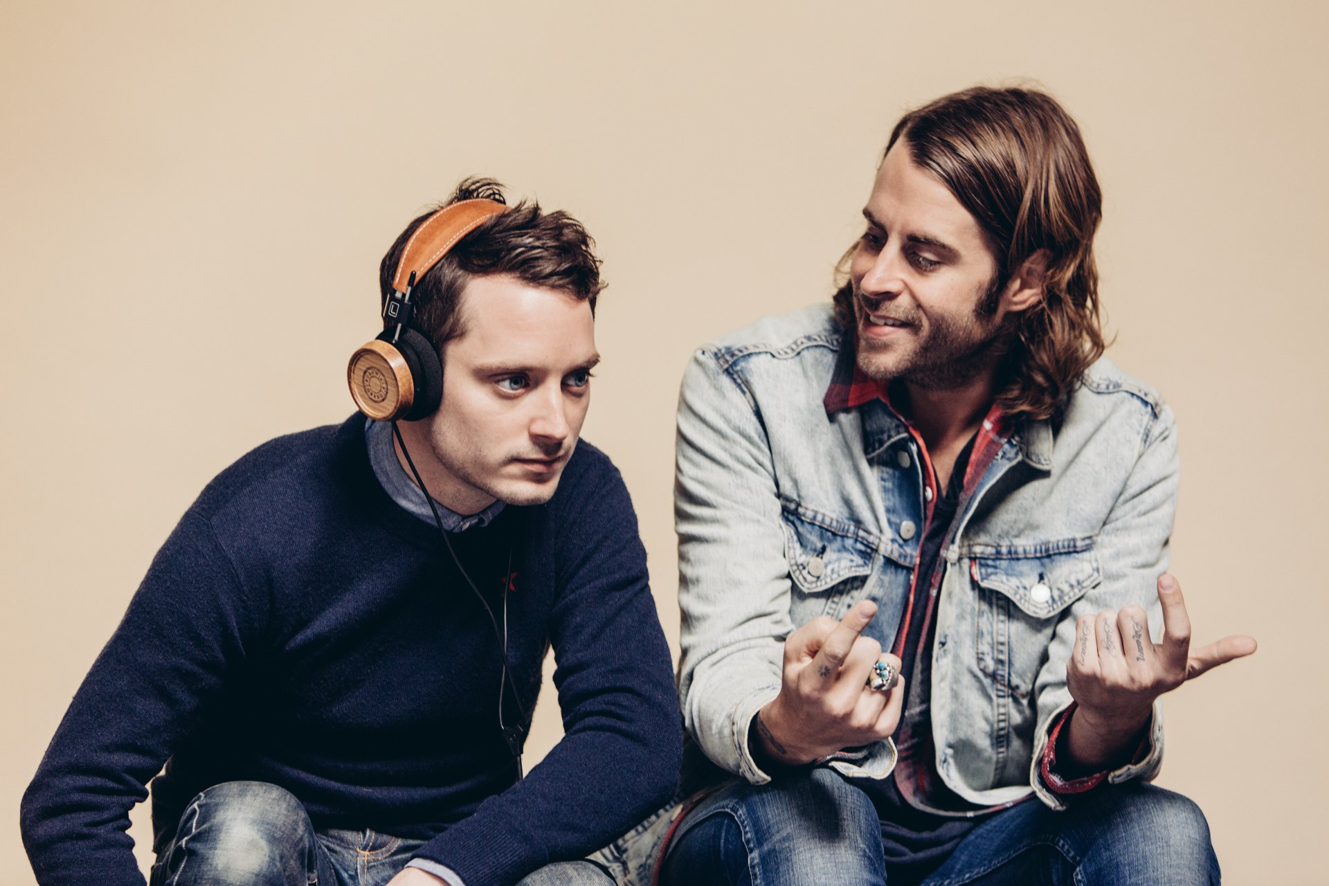 bushmills auriculares elijah wood zach cowie grado lab